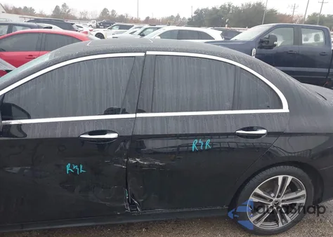 2021 Mercedes-Benz E 350 z USA, uszkodzony, nr VIN W1KZF8DB4MA929324